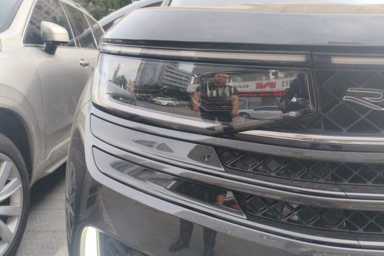 Used Volkswagen Tavendor 2024 Facelifted 380TSI All-Wheel Drive R-Line Cruise Premium Edition Right Front Headlight