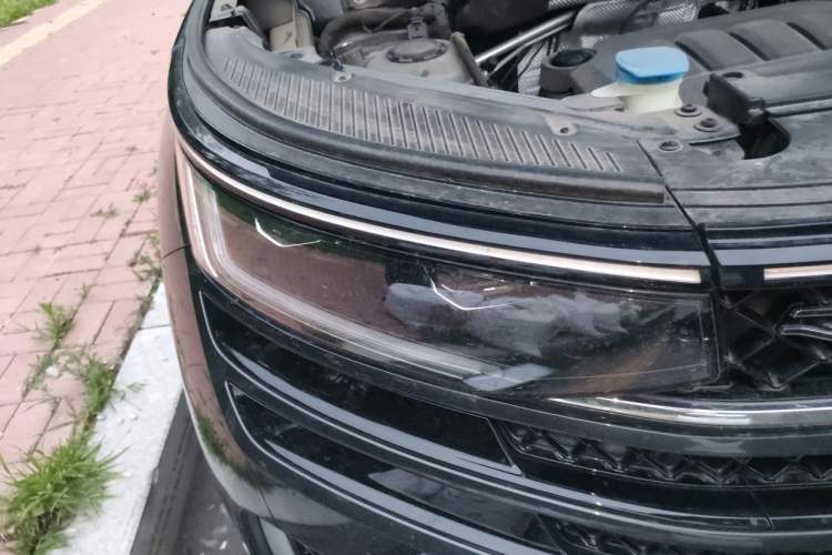 Used Volkswagen Tavendor 2024 380TSI All-Wheel Drive R-Line Cruise Edition Right Front Headlight
