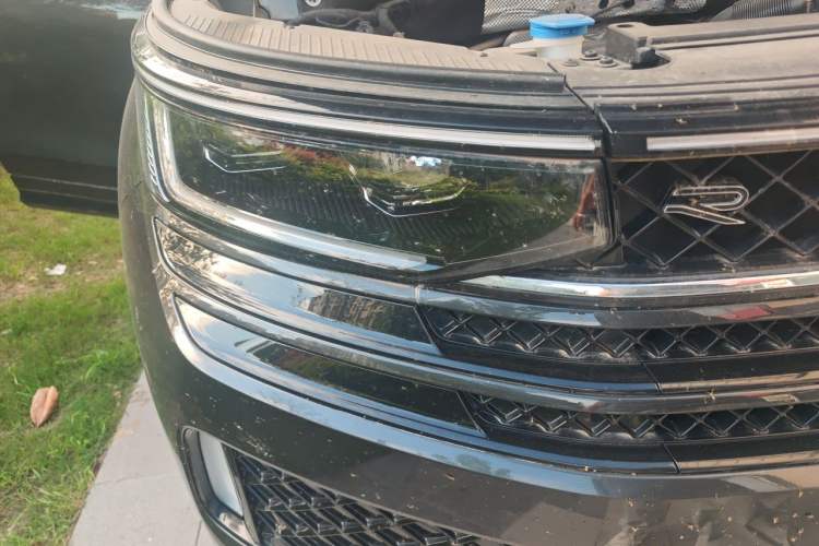 Used Volkswagen Tavendor 2024 380TSI All-Wheel Drive R-Line Cruise Edition Right Front Headlight