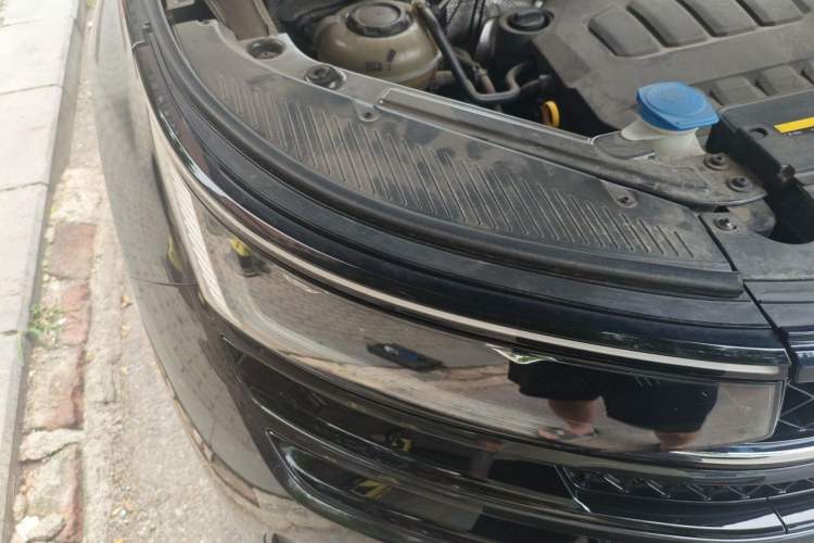 Used Volkswagen Tavendor 2024 380TSI All-Wheel Drive R-Line Cruise Edition Right Front Headlight