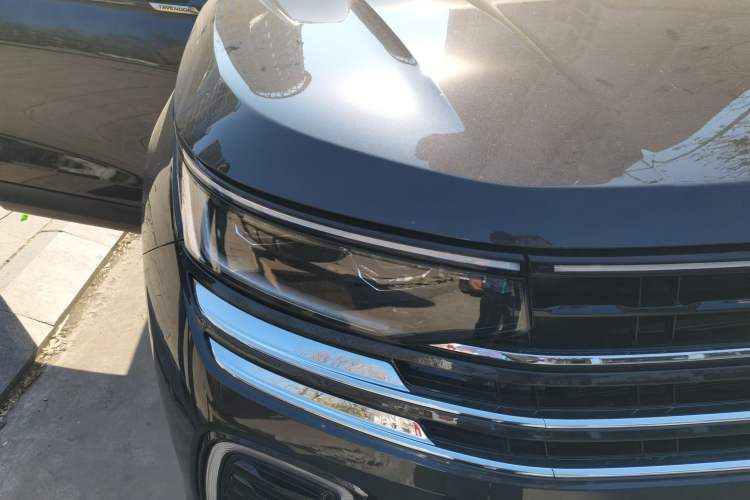 Used Volkswagen Tavendor 2024 330TSI Luxury Touring Edition Right Front Headlight