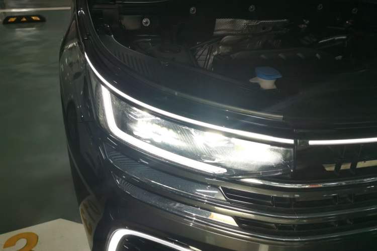 Used Volkswagen Tavendor 2024 330TSI Luxury Touring Edition Right Front Headlight