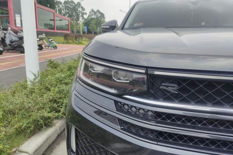 Used Volkswagen Tavendor 2024 380TSI All-Wheel-Drive R-Line Ambition Edition Right Front Headlight