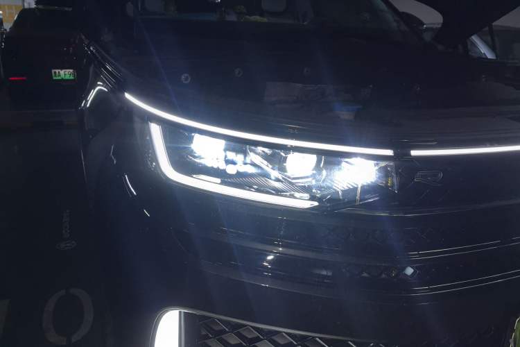 Used Volkswagen Tavendor 2024 380TSI All-Wheel Drive R-Line Cruise Edition Right Front Headlight