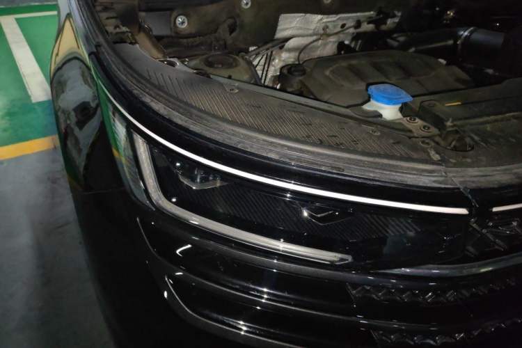 Used Volkswagen Tavendor 2024 380TSI All-Wheel Drive R-Line Cruise Edition Right Front Headlight