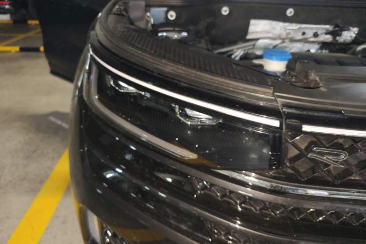 Used Volkswagen Tavendor 2024 380TSI All-Wheel-Drive R-Line Journey Shared Enjoyment Model Right Front Headlight