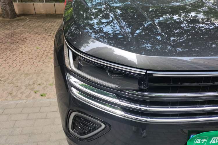 Used Volkswagen Tavendor 2024 330TSI Luxury Touring - All-Inclusive Edition Right Front Headlight