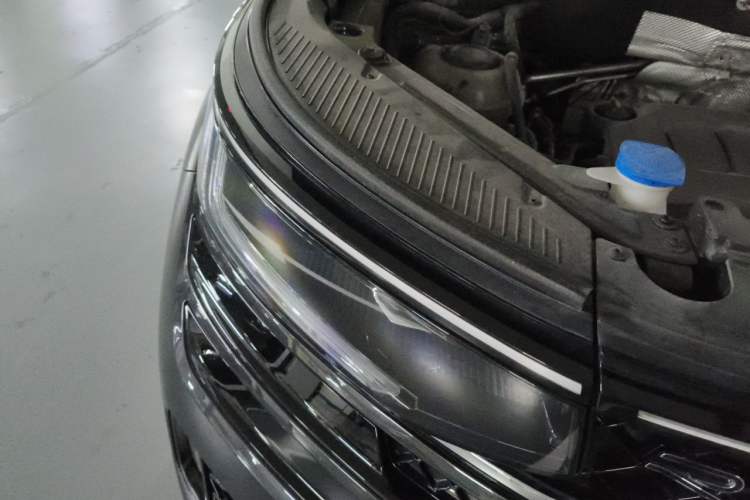 Used Volkswagen Tavendor 2024 380TSI All-Wheel-Drive R-Line Ambition Edition Right Front Headlight