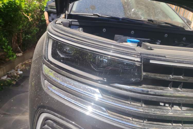 Used Volkswagen Tavendor 2024 330TSI Luxury Touring - All-Inclusive Edition Right Front Headlight