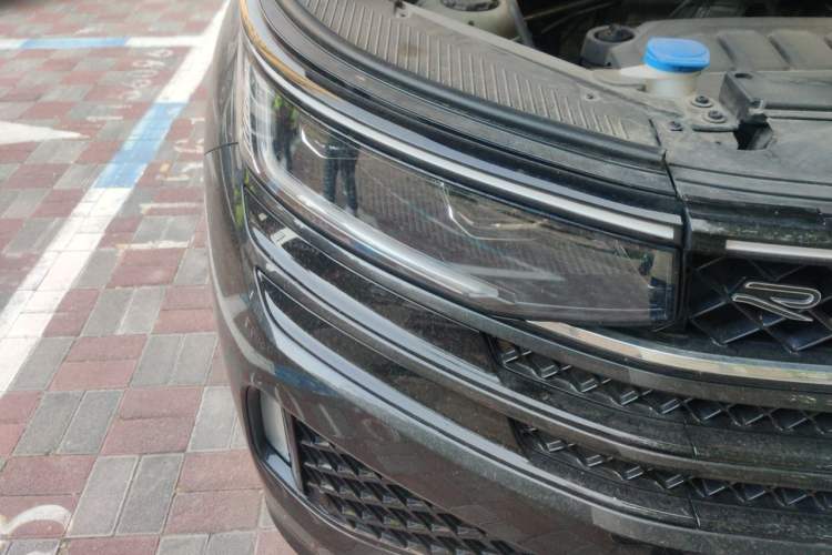 Used Volkswagen Tavendor 2024 380TSI All-Wheel Drive R-Line Cruise Edition Right Front Headlight