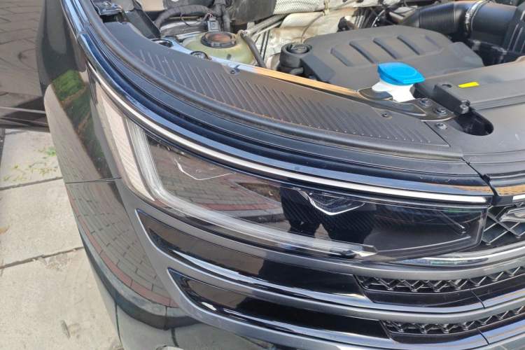 Used Volkswagen Tavendor 2024 380TSI All-Wheel Drive R-Line Cruise Edition Right Front Headlight