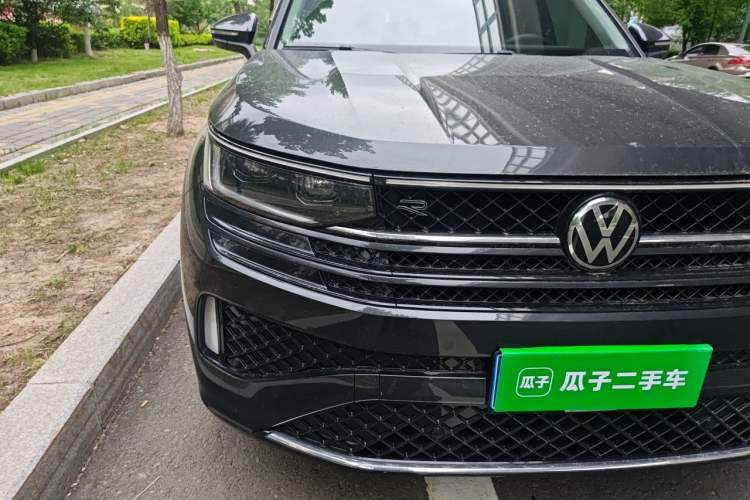 Used Volkswagen Tavendor 2024 380TSI All-Wheel-Drive R-Line Cruise Premium Edition Right Front Headlight