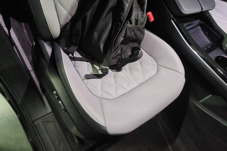 Used Volkswagen Tavendor 2024 Facelifted 380TSI All-Wheel Drive R-Line Cruise Premium Edition Right Front Seat