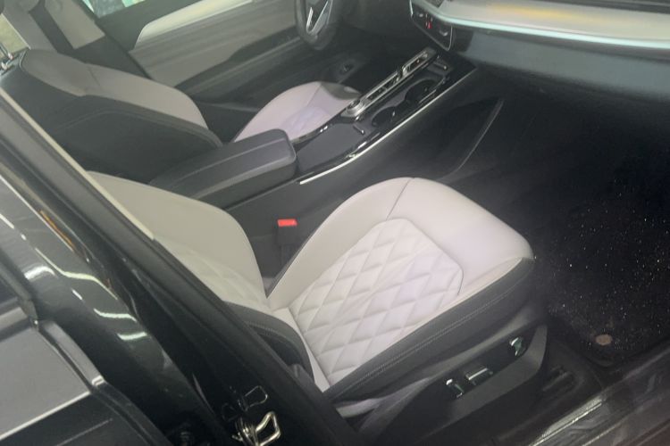 Used Volkswagen Tavendor 2024 380TSI All-Wheel Drive R-Line Cruise Edition Right Front Seat