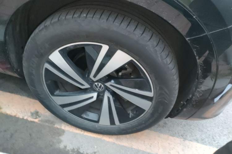 Used Volkswagen Tavendor 2024 380TSI All-Wheel Drive R-Line Cruise Edition Right Front Wheel Hub