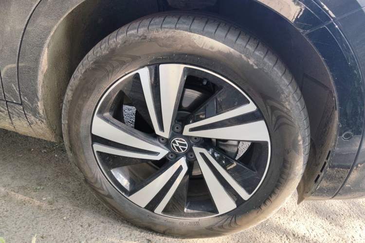 Used Volkswagen Tavendor 2024 380TSI All-Wheel Drive R-Line Cruise Edition Right Front Wheel Hub