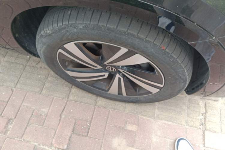 Used Volkswagen Tavendor 2024 380TSI All-Wheel Drive R-Line Cruise Edition Right Front Wheel Hub