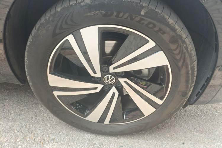 Used Volkswagen Tavendor 2024 380TSI All-Wheel Drive R-Line Cruise Edition Right Front Wheel Hub