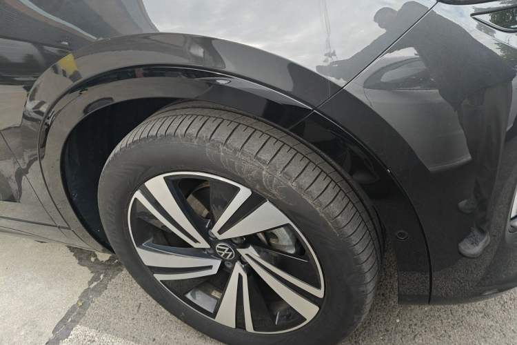 Used Volkswagen Tavendor 2024 380TSI All-Wheel Drive R-Line Cruise Edition Right Front Wheel Hub