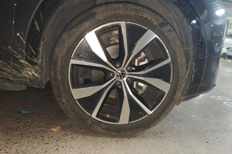 Used Volkswagen Tavendor 2024 380TSI All-Wheel-Drive R-Line Journey Shared Enjoyment Model Right Front Wheel Hub
