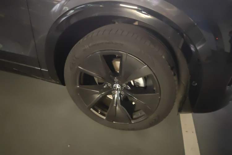 Used Volkswagen Tavendor 2024 380TSI All-Wheel-Drive R-Line Journey Shared Enjoyment Model Right Front Wheel Hub