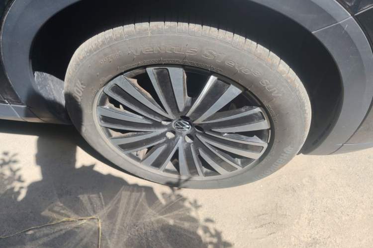 Used Volkswagen Tavendor 2024 330TSI Luxury Touring - All-Inclusive Edition Right Front Wheel Hub