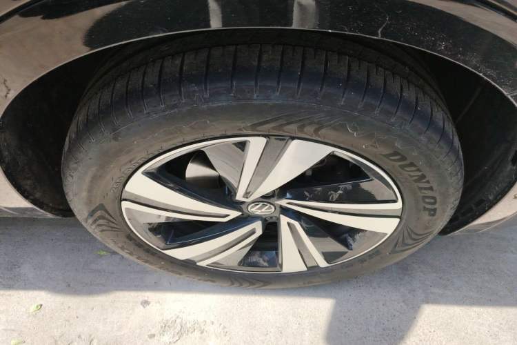 Used Volkswagen Tavendor 2024 380TSI All-Wheel Drive R-Line Cruise Edition Right Front Wheel Hub