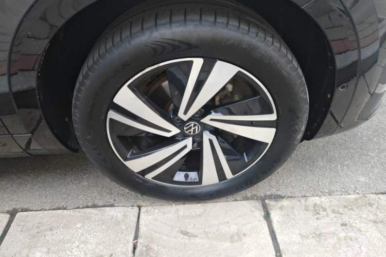Used Volkswagen Tavendor 2024 380TSI All-Wheel Drive R-Line Cruise Edition Right Front Wheel Hub