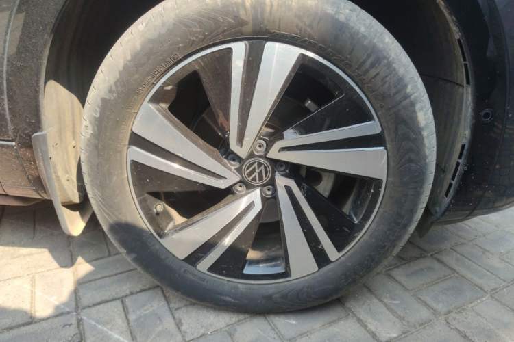 Used Volkswagen Tavendor 2024 380TSI All-Wheel Drive R-Line Cruise Edition Right Front Wheel Hub