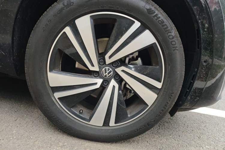 Used Volkswagen Tavendor 2024 380TSI All-Wheel-Drive R-Line Cruise Premium Edition Right Front Wheel Hub