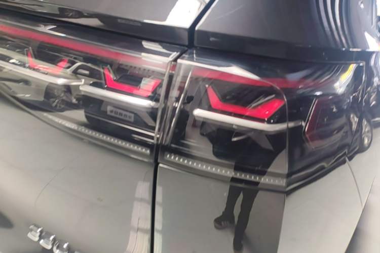Used Volkswagen Tavendor 2024 330TSI Luxury Touring - All-Inclusive Edition Right Rear Taillight