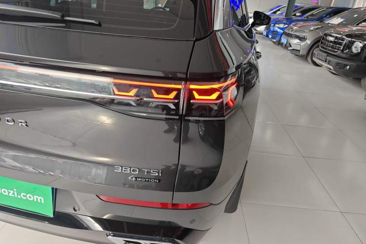 Used Volkswagen Tavendor 2024 380TSI All-Wheel Drive R-Line Cruise Edition Right Rear Taillight