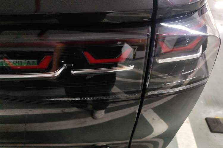 Used Volkswagen Tavendor 2024 Facelifted 380TSI All-Wheel Drive R-Line Cruise Premium Edition Right Rear Taillight