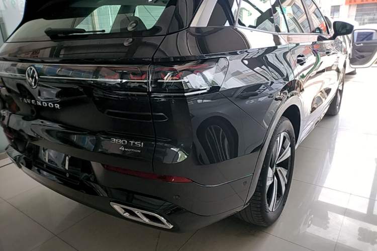 Used Volkswagen Tavendor 2024 380TSI All-Wheel-Drive R-Line Cruise Premium Edition Right Rear Taillight