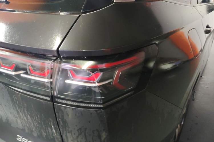 Used Volkswagen Tavendor 2024 380TSI All-Wheel Drive R-Line Cruise Edition Right Rear Taillight