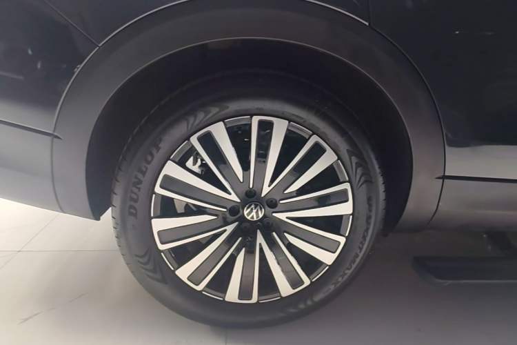 Used Volkswagen Tavendor 2024 330TSI Luxury Touring - All-Inclusive Edition Right Rear Wheel Hub