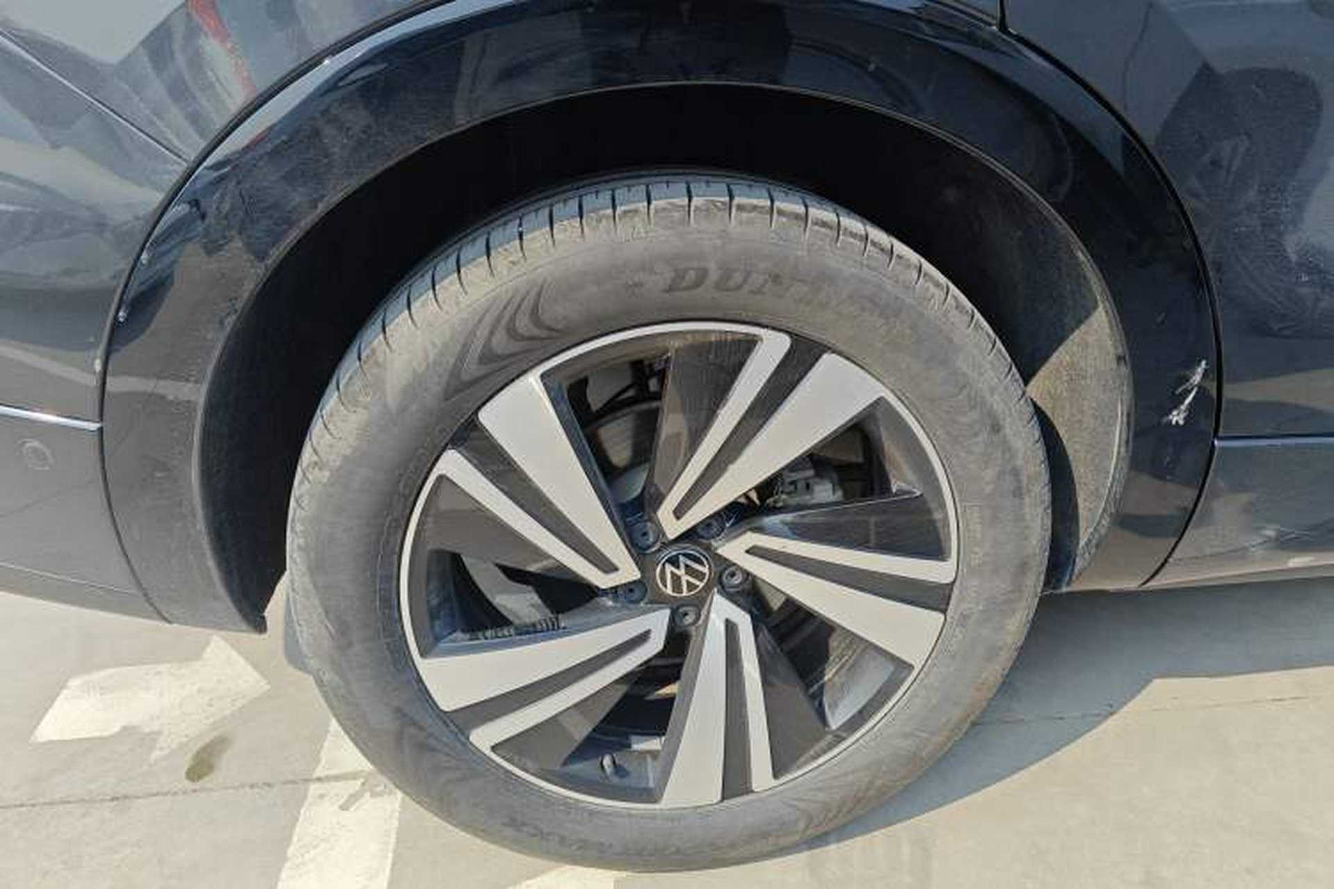Used Volkswagen Tavendor 2024 Facelifted 380TSI All-Wheel Drive R-Line Cruise Premium Edition Right Rear Wheel Hub