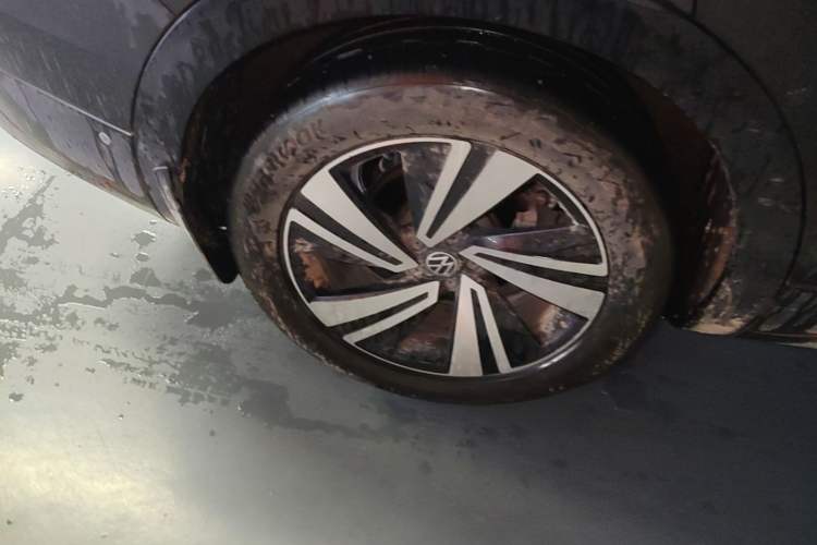 Used Volkswagen Tavendor 2024 380TSI All-Wheel Drive R-Line Cruise Edition Right Rear Wheel Hub