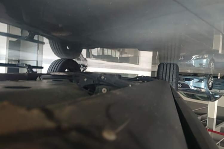 Used Volkswagen Tavendor 2024 330TSI Luxury Touring Edition Right Side Sill