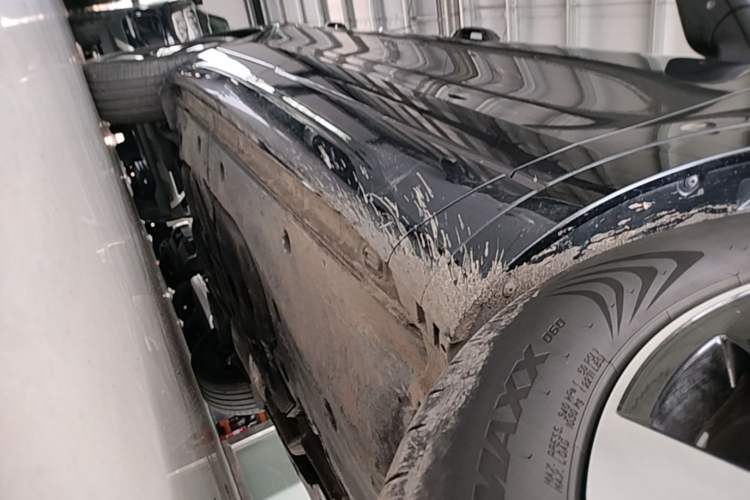 Used Volkswagen Tavendor 2024 380TSI All-Wheel-Drive R-Line Cruise Premium Edition Right Side Sill