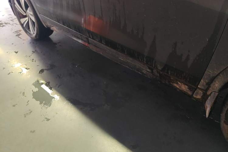 Used Volkswagen Tavendor 2024 380TSI All-Wheel Drive R-Line Cruise Edition Right Side Sill