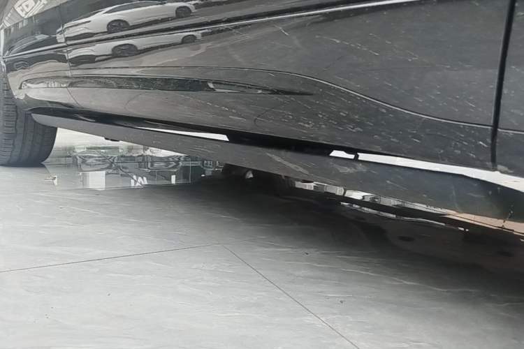 Used Volkswagen Tavendor 2024 380TSI All-Wheel-Drive R-Line Cruise Premium Edition Right Side Sill