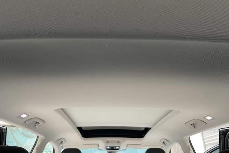 Used Volkswagen Tavendor 2024 330TSI Luxury Touring - All-Inclusive Edition Roof