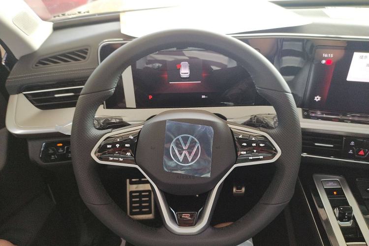 Used Volkswagen Tavendor 2024 Facelifted 380TSI All-Wheel Drive R-Line Cruise Premium Edition Steering Wheel