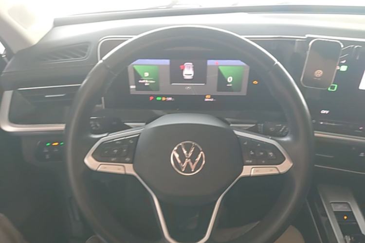 Used Volkswagen Tavendor 2024 330TSI Luxury Touring Edition Steering Wheel