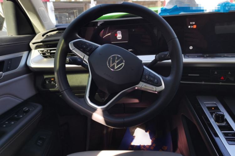 Used Volkswagen Tavendor 2024 330TSI Luxury Touring Edition Steering Wheel
