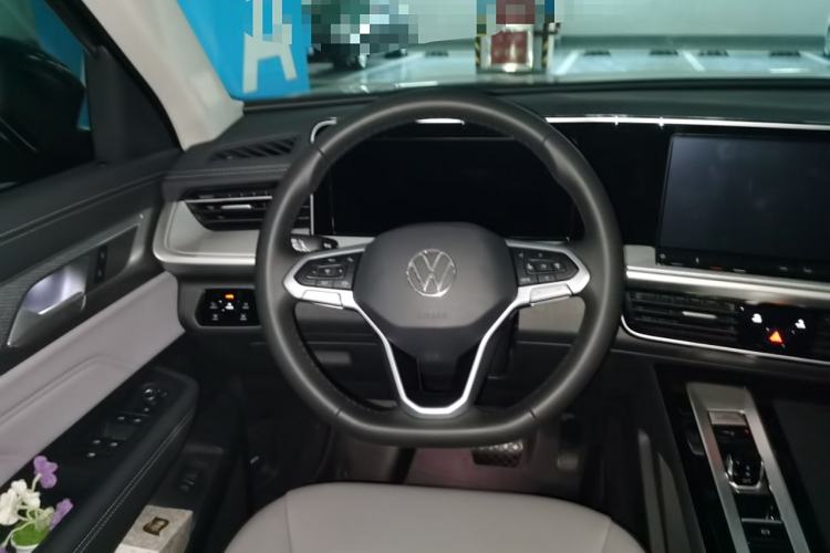 Used Volkswagen Tavendor 2024 330TSI Luxury Touring Edition Steering Wheel