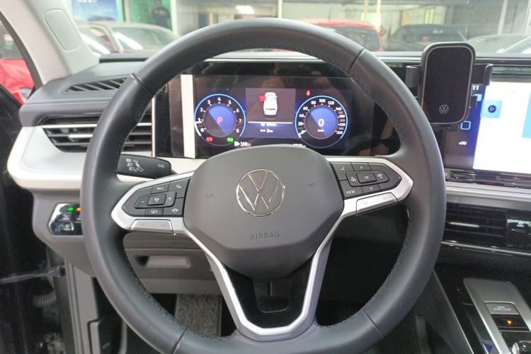 Used Volkswagen Tavendor 2024 330TSI Luxury Touring - All-Inclusive Edition Steering Wheel