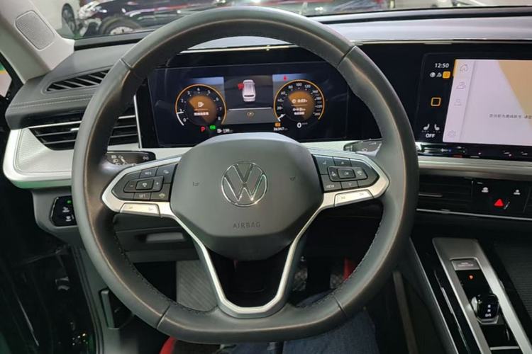 Used Volkswagen Tavendor 2024 330TSI Luxury Touring Edition Steering Wheel