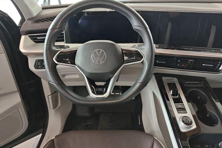 Used Volkswagen Tavendor 2024 380TSI All-Wheel Drive R-Line Cruise Edition Steering Wheel